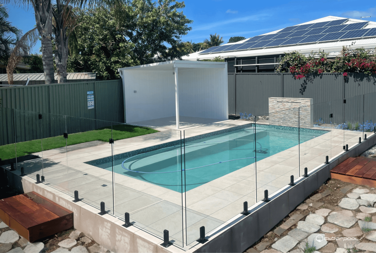Magnesium Mineral Outdoor Pool with Glass Fence
