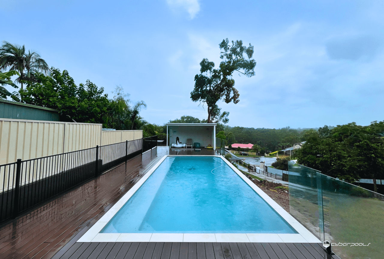 Magnesium Mineral Outdoor Pool with Glass Fence