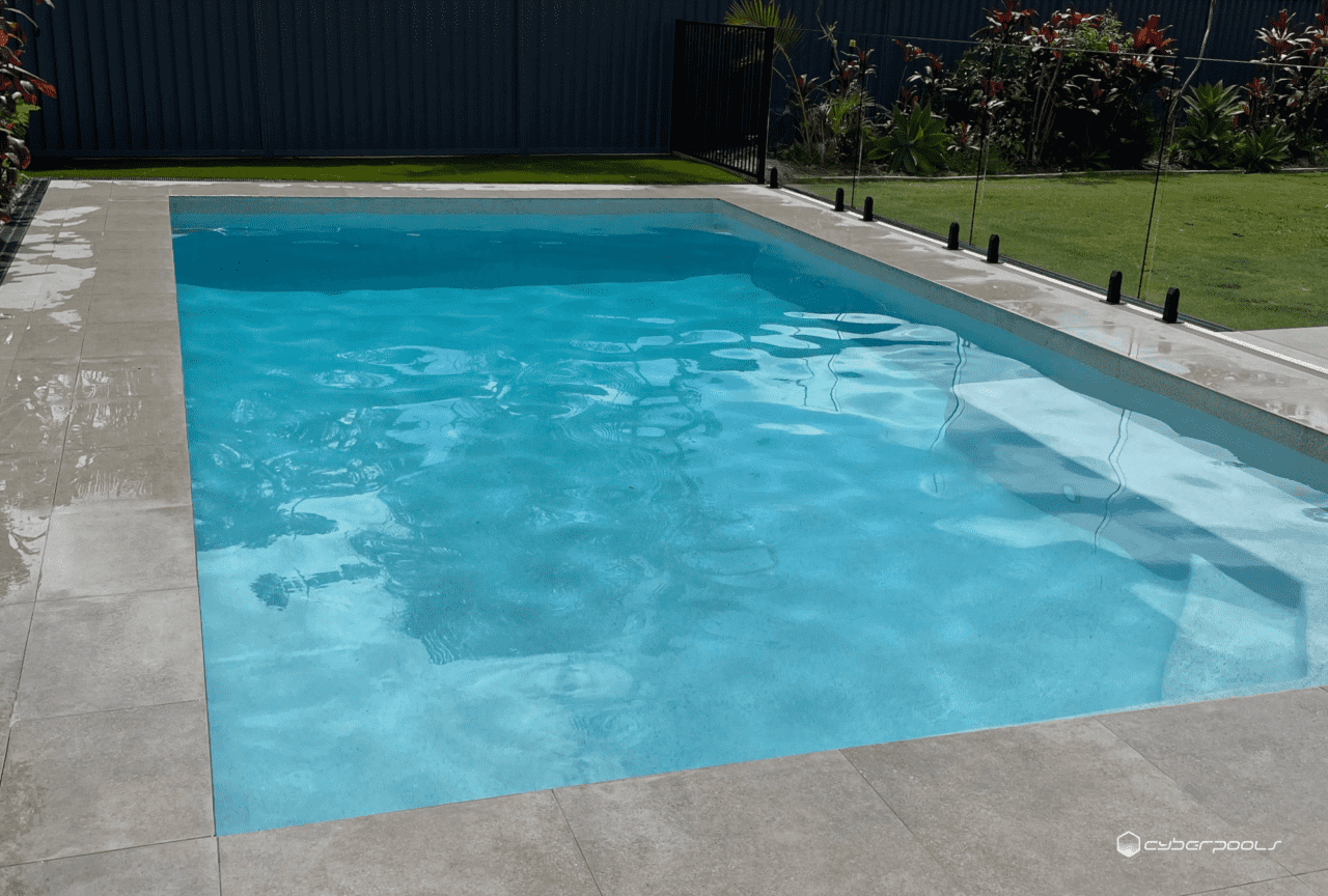 Magnesium Mineral Outdoor Pool with Glass Fence