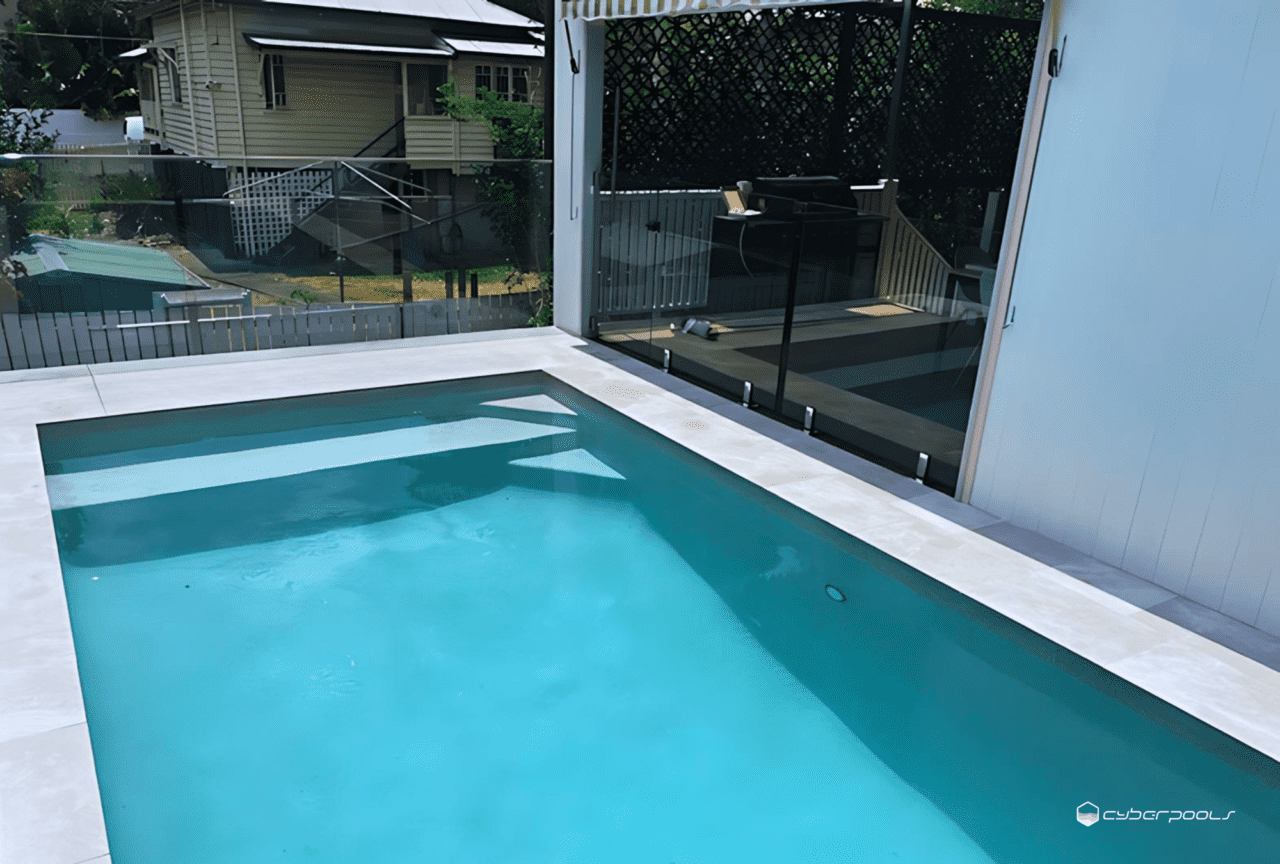 Magnesium Mineral Outdoor Pool with Glass Fence